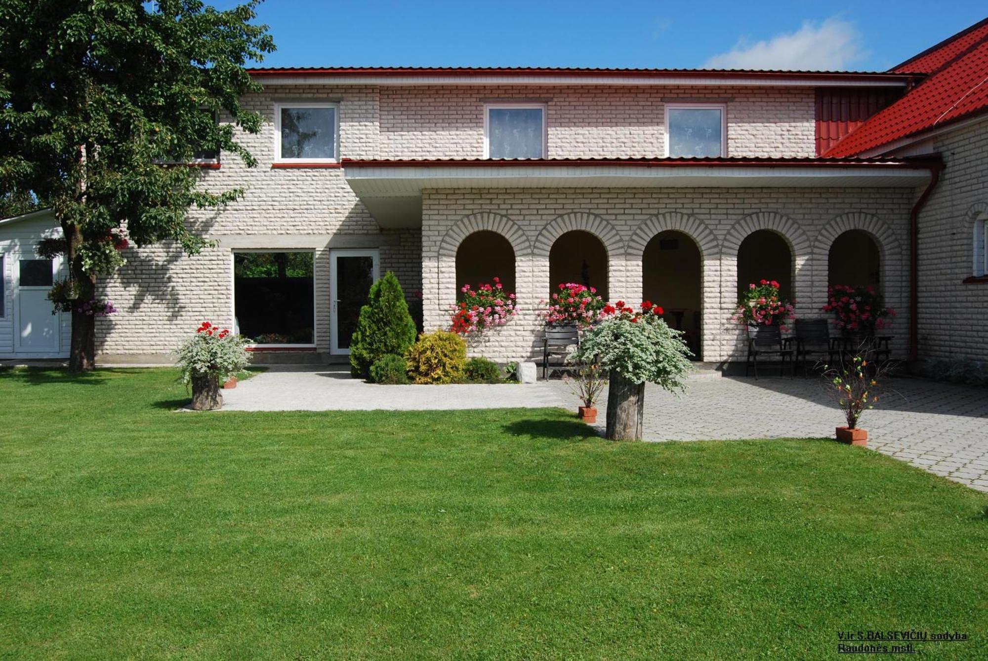 Stasio Balseviciaus Homestead Raudonė Buitenkant foto